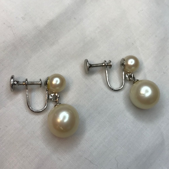 Sweet Cream Double Pearl Earrings - Picture 4 of 4